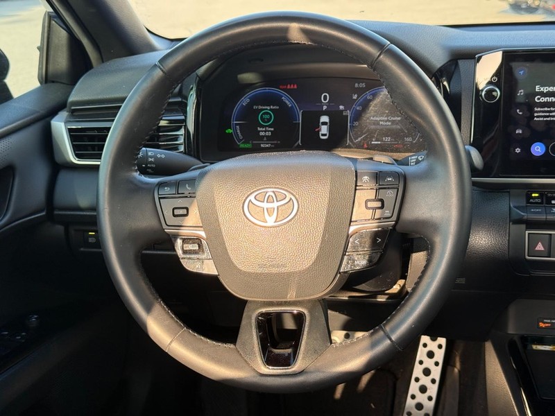 Toyota Camry Vehicle Full-screen Gallery Image 14