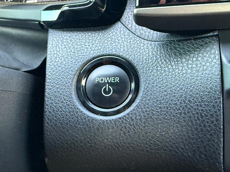 Toyota Camry Vehicle Full-screen Gallery Image 17