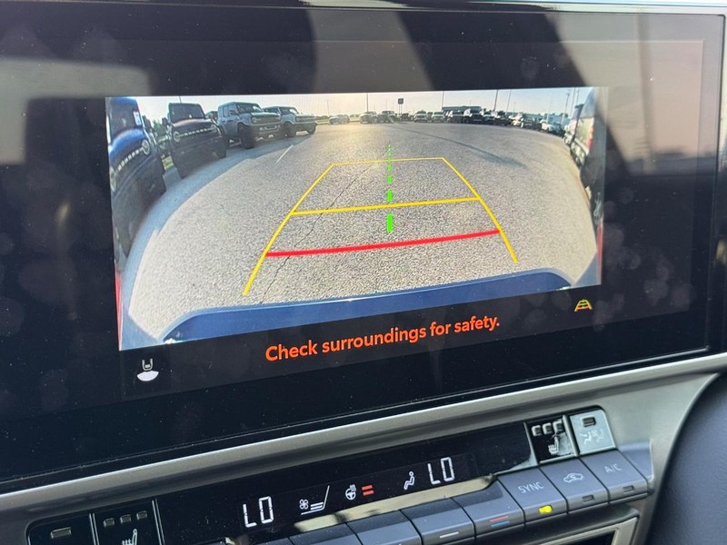 Toyota Camry Vehicle Full-screen Gallery Image 19