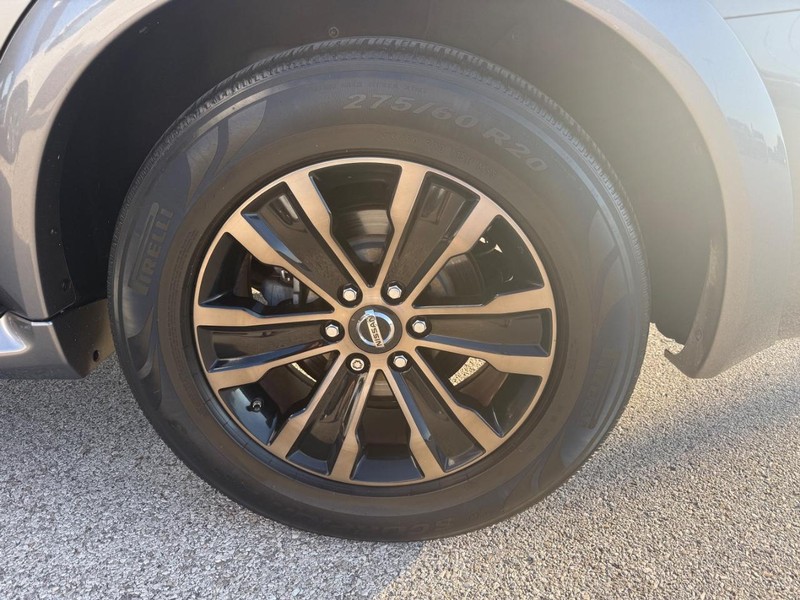 Nissan Armada Vehicle Full-screen Gallery Image 3