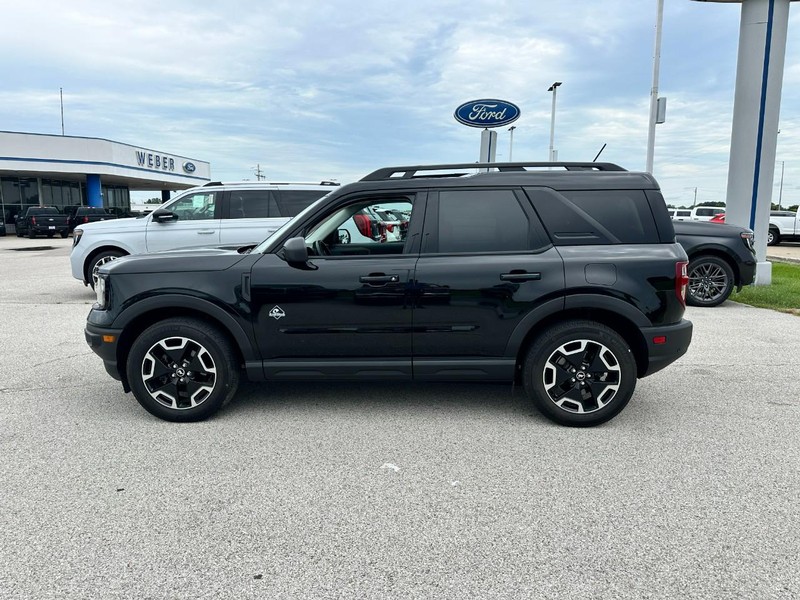 Ford Bronco Sport Vehicle Full-screen Gallery Image 2