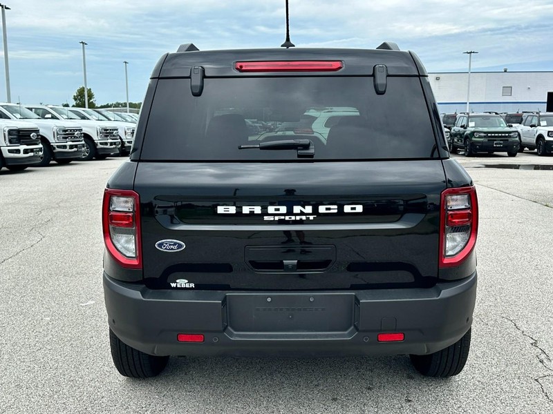 Ford Bronco Sport Vehicle Full-screen Gallery Image 4