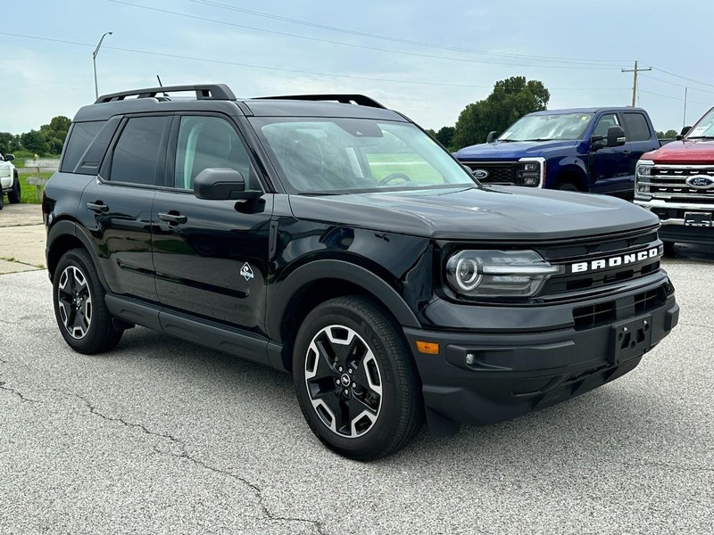 Ford Bronco Sport Vehicle Full-screen Gallery Image 8