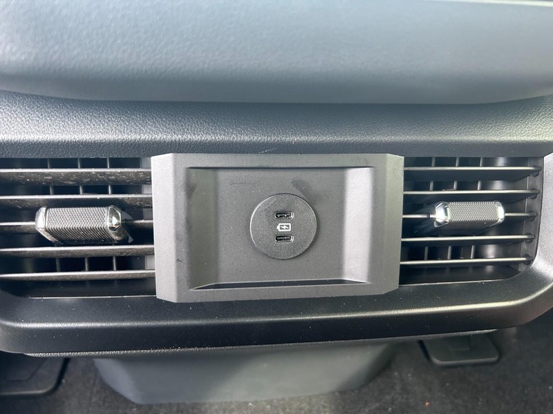 Ford F-150 Vehicle Full-screen Gallery Image 6