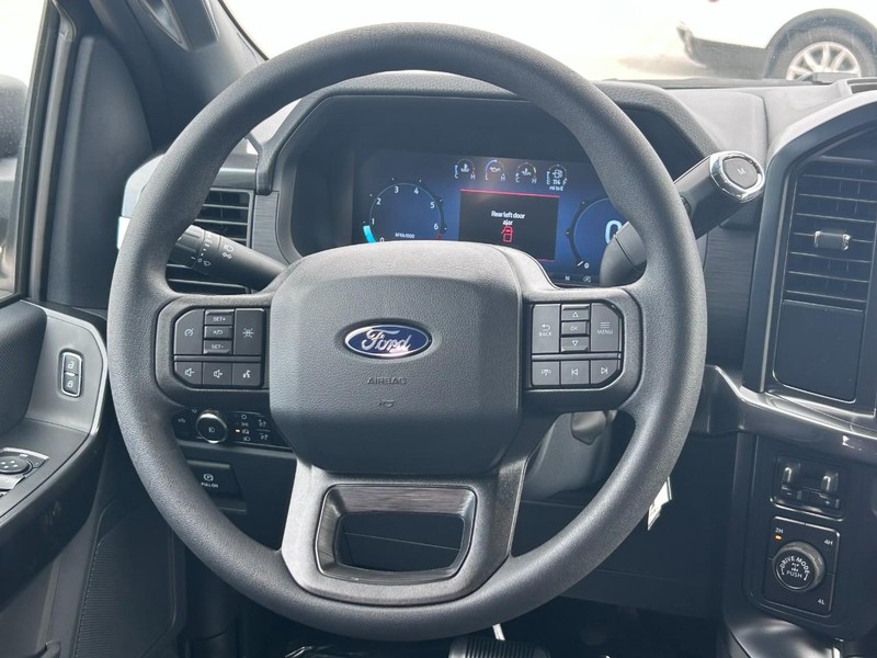 Ford F-150 Vehicle Full-screen Gallery Image 8