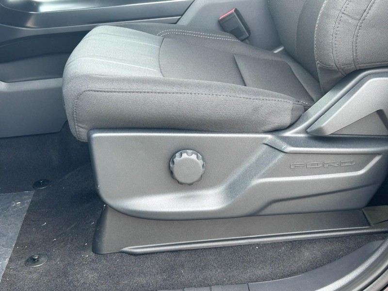 Ford F-150 Vehicle Full-screen Gallery Image 10