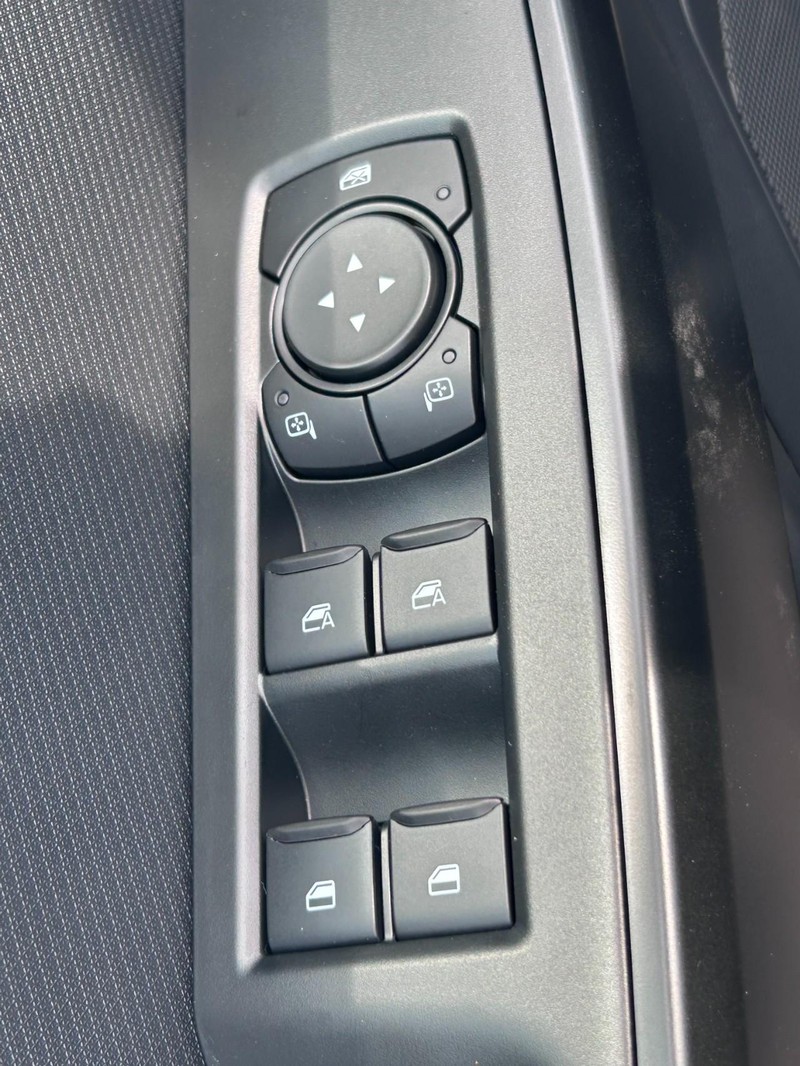 Ford F-150 Vehicle Full-screen Gallery Image 11