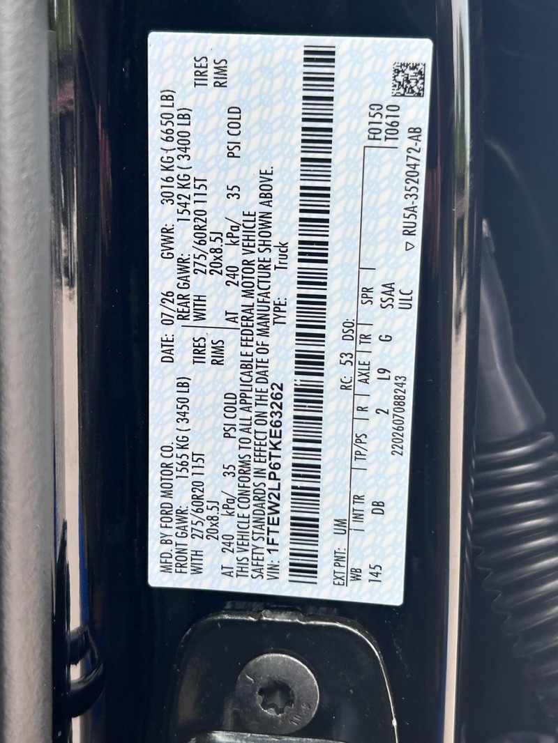 Ford F-150 Vehicle Full-screen Gallery Image 17