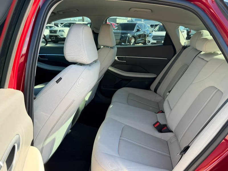 Hyundai Sonata Vehicle Full-screen Gallery Image 10