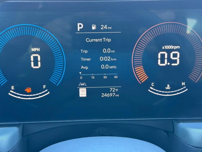 Hyundai Sonata Vehicle Full-screen Gallery Image 20