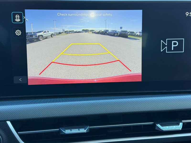 Hyundai Sonata Vehicle Full-screen Gallery Image 22