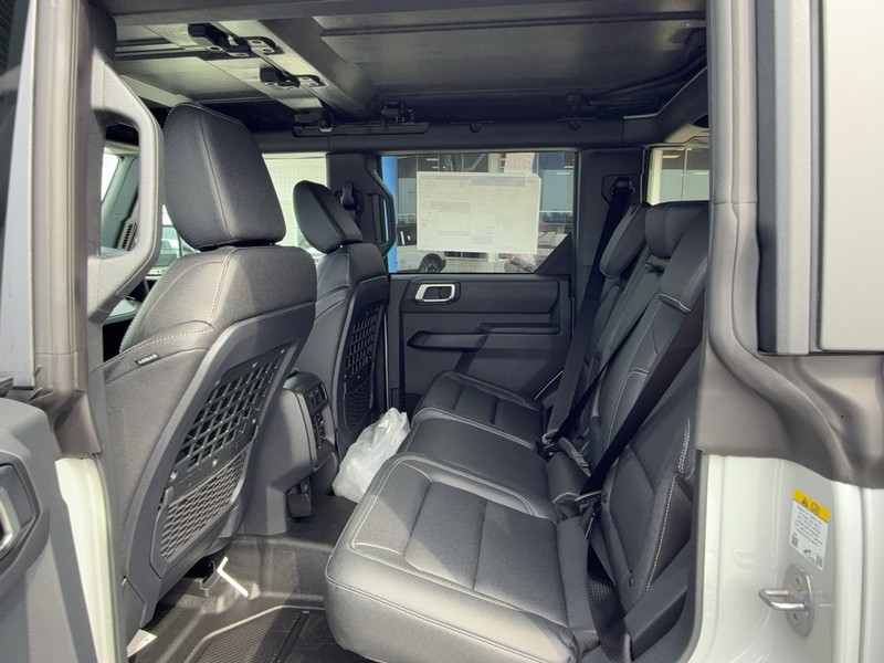 Ford Bronco Vehicle Full-screen Gallery Image 4