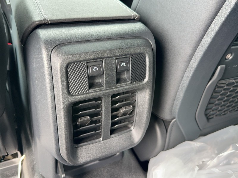 Ford Bronco Vehicle Full-screen Gallery Image 5