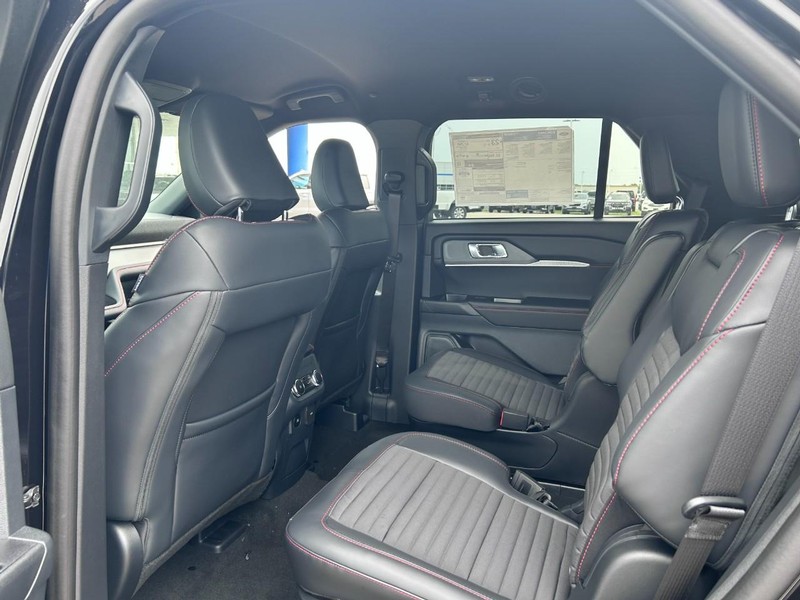 Ford Explorer Vehicle Full-screen Gallery Image 7