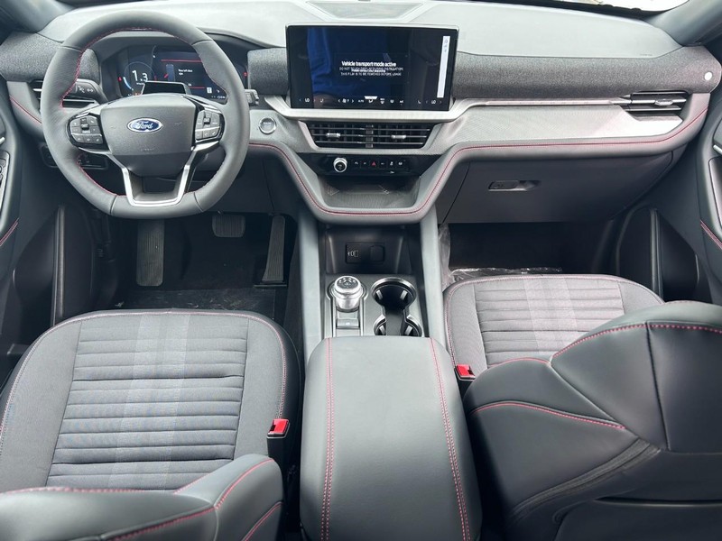 Ford Explorer Vehicle Full-screen Gallery Image 9