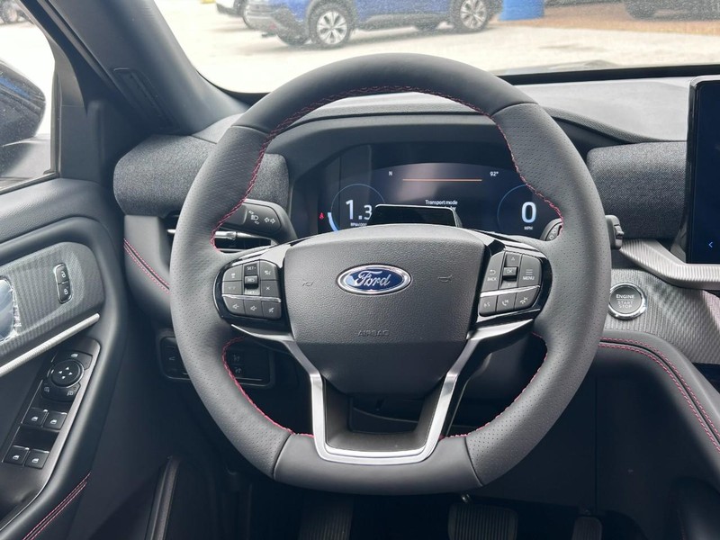Ford Explorer Vehicle Full-screen Gallery Image 10