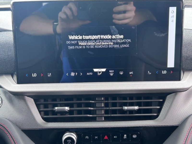 Ford Explorer Vehicle Full-screen Gallery Image 11