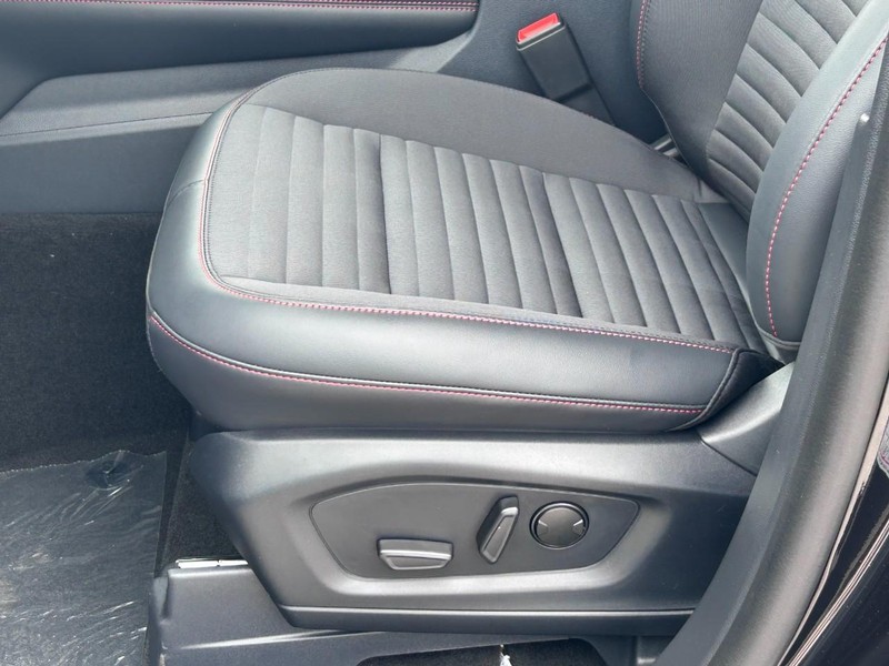 Ford Explorer Vehicle Full-screen Gallery Image 13