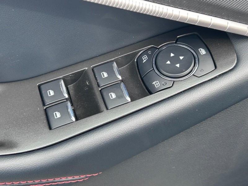Ford Explorer Vehicle Full-screen Gallery Image 14