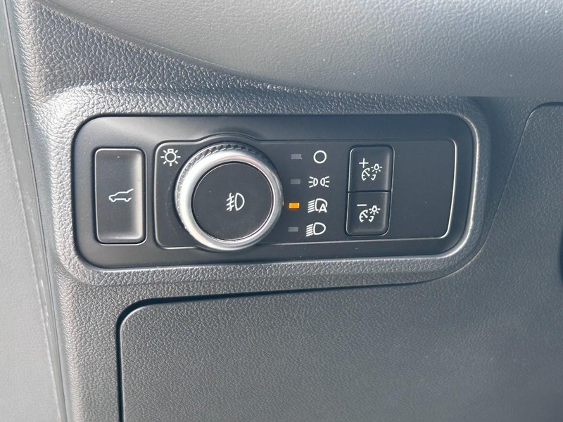 Ford Explorer Vehicle Full-screen Gallery Image 15