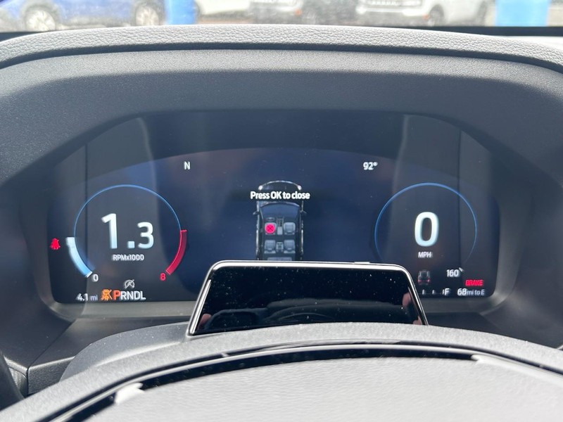 Ford Explorer Vehicle Full-screen Gallery Image 18