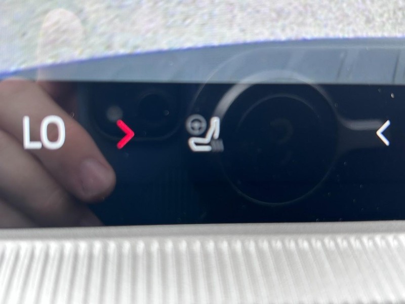 Ford Explorer Vehicle Full-screen Gallery Image 19