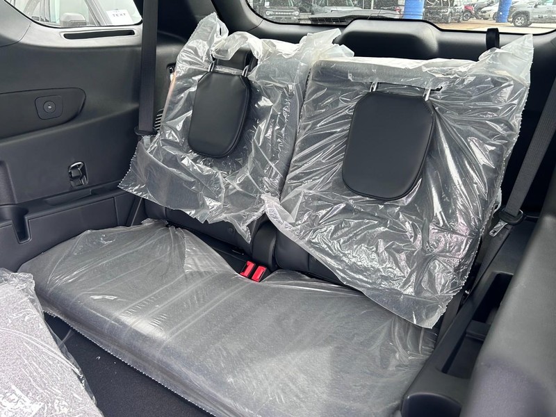 Ford Explorer Vehicle Full-screen Gallery Image 6