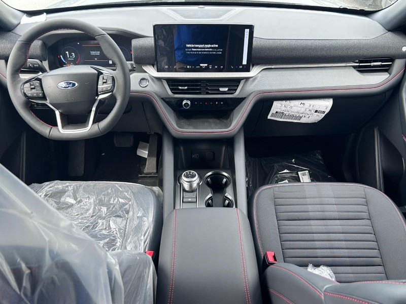 Ford Explorer Vehicle Full-screen Gallery Image 9
