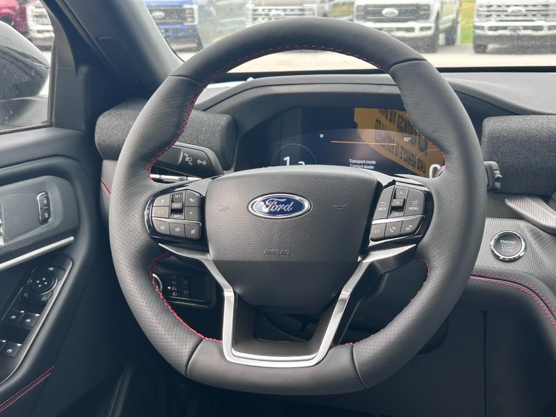 Ford Explorer Vehicle Full-screen Gallery Image 10