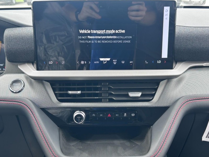 Ford Explorer Vehicle Full-screen Gallery Image 11