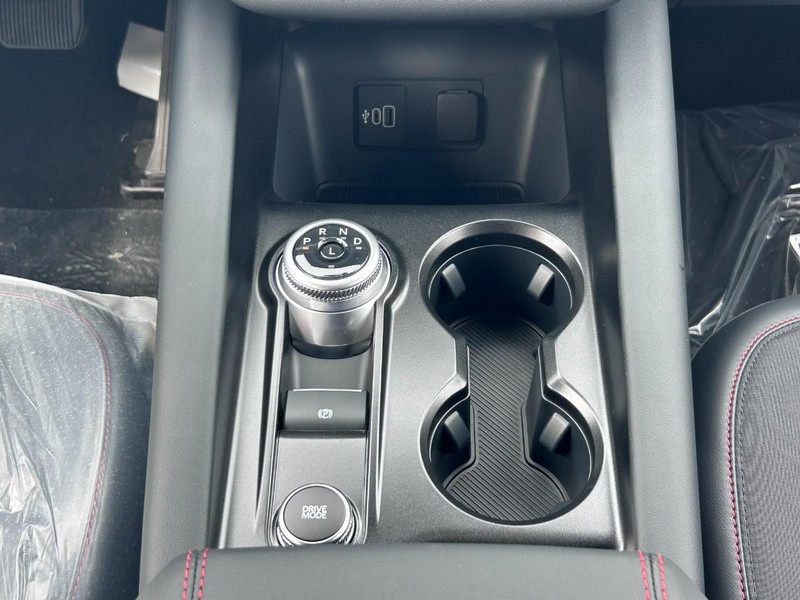 Ford Explorer Vehicle Full-screen Gallery Image 12