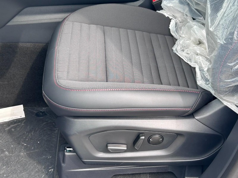 Ford Explorer Vehicle Full-screen Gallery Image 14