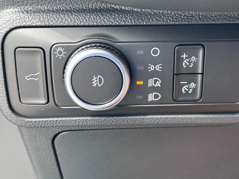Ford Explorer Vehicle Full-screen Gallery Image 15
