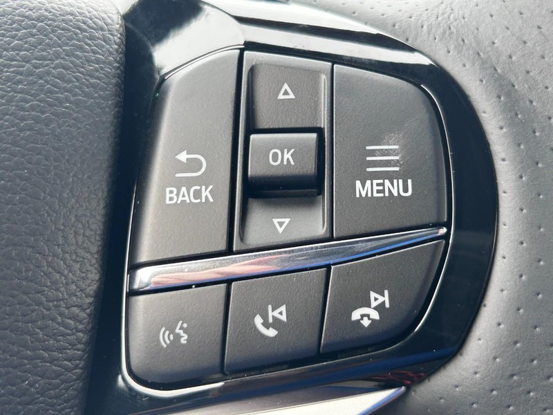 Ford Explorer Vehicle Full-screen Gallery Image 17