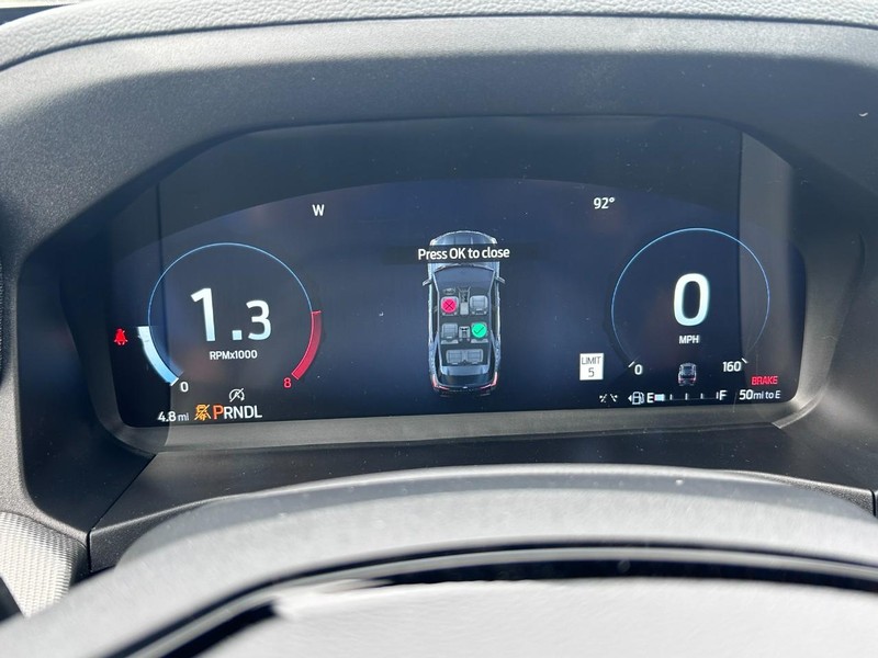 Ford Explorer Vehicle Full-screen Gallery Image 19