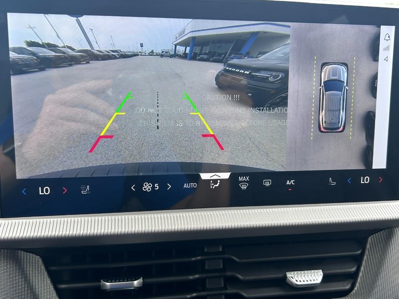 Ford Explorer Vehicle Full-screen Gallery Image 20