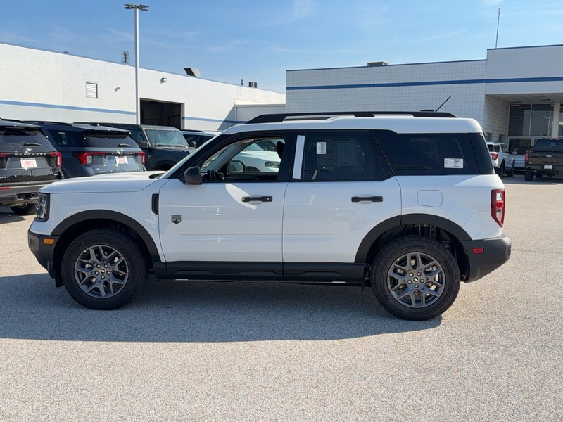 Ford Bronco Sport Vehicle Full-screen Gallery Image 2
