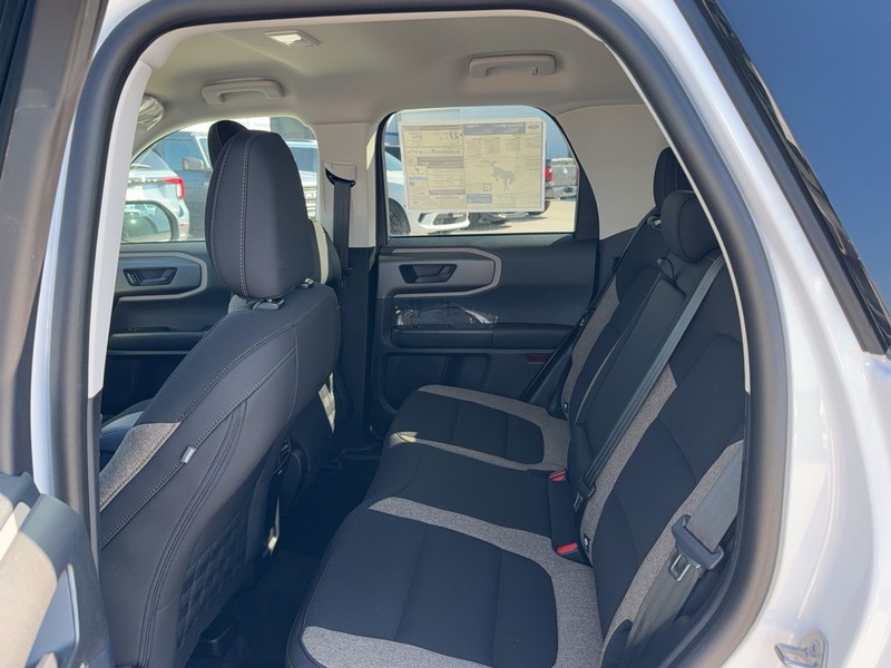 Ford Bronco Sport Vehicle Full-screen Gallery Image 4