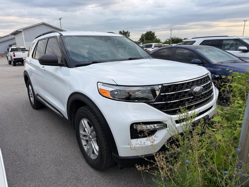 Ford Explorer Vehicle Full-screen Gallery Image 5