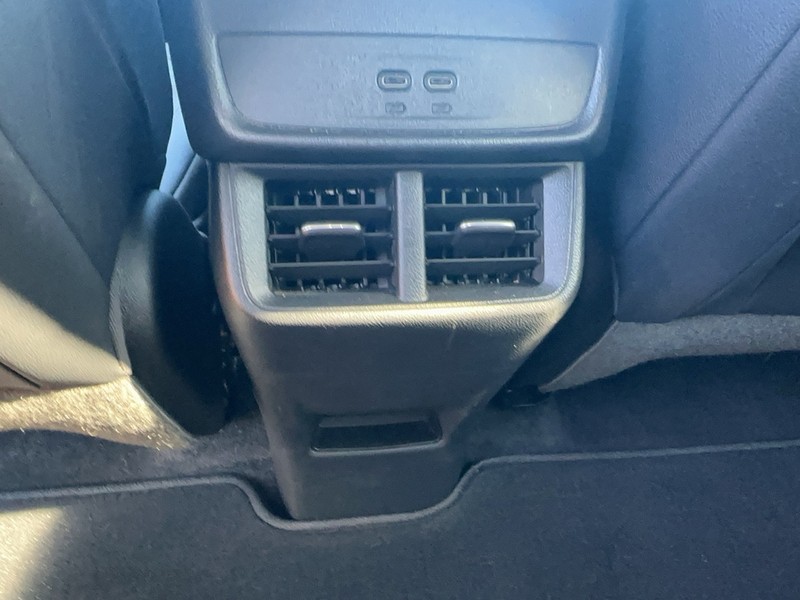 Chevrolet Equinox Vehicle Full-screen Gallery Image 10