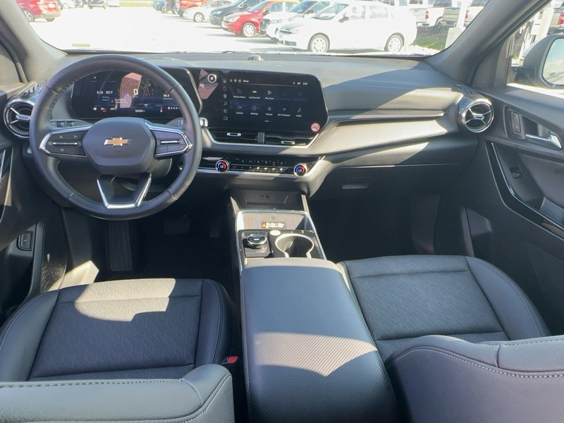 Chevrolet Equinox Vehicle Full-screen Gallery Image 11