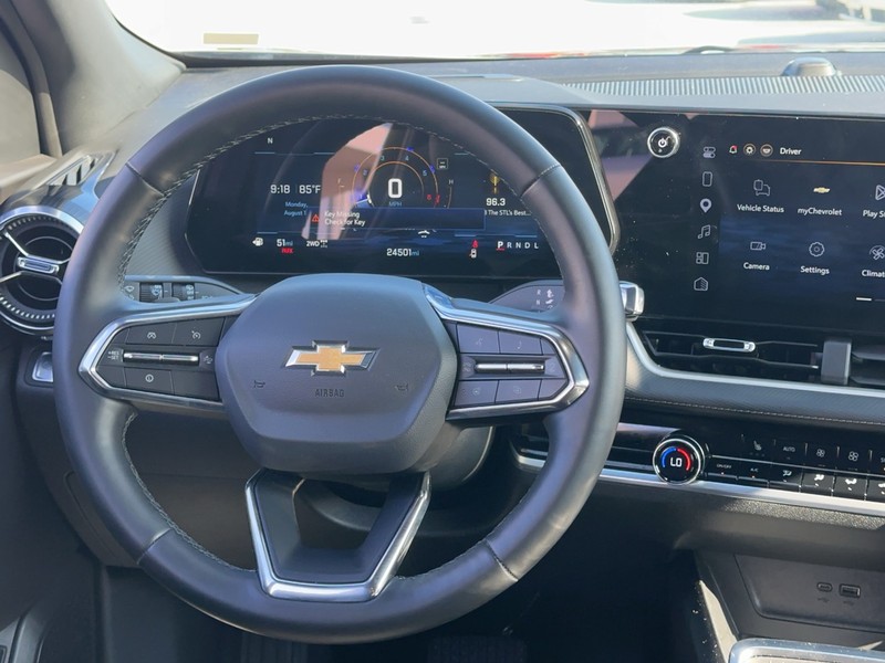 Chevrolet Equinox Vehicle Full-screen Gallery Image 12