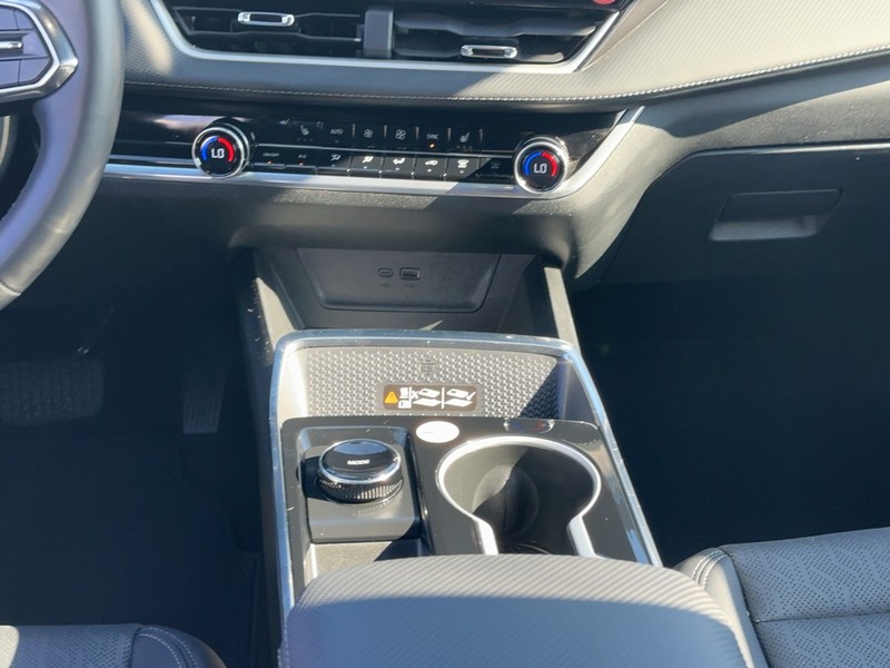 Chevrolet Equinox Vehicle Full-screen Gallery Image 14