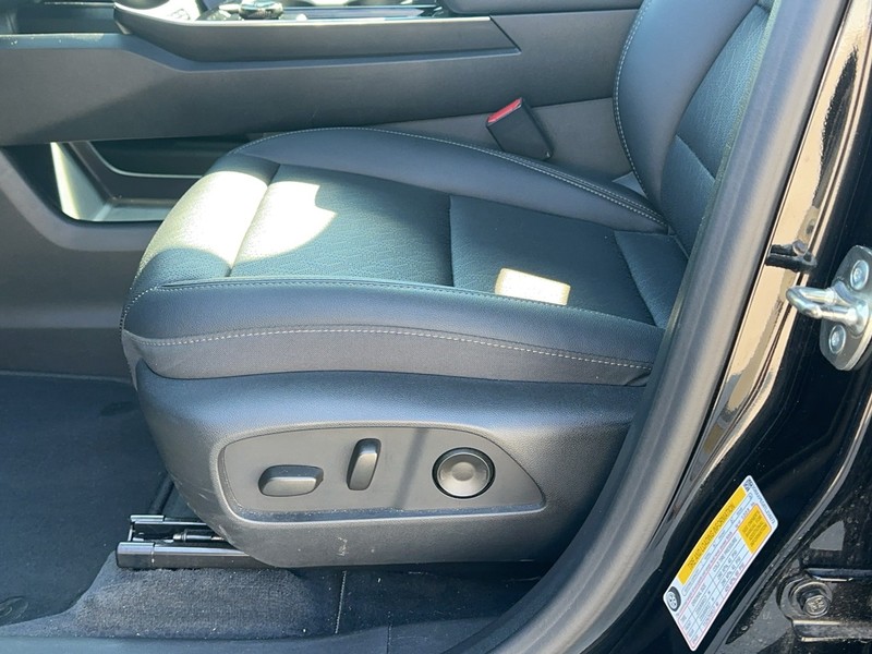 Chevrolet Equinox Vehicle Full-screen Gallery Image 17