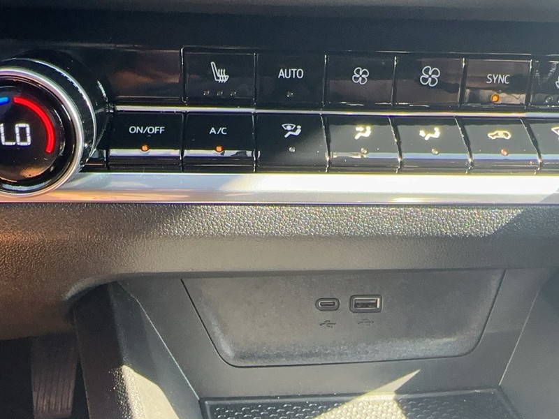 Chevrolet Equinox Vehicle Full-screen Gallery Image 22