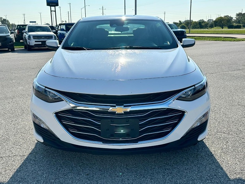 Chevrolet Malibu Vehicle Full-screen Gallery Image 09