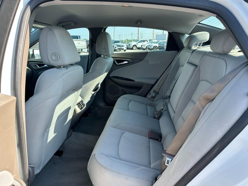 Chevrolet Malibu Vehicle Full-screen Gallery Image 10