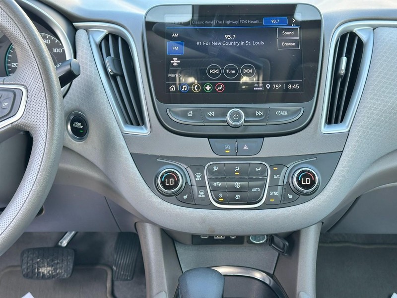 Chevrolet Malibu Vehicle Full-screen Gallery Image 13