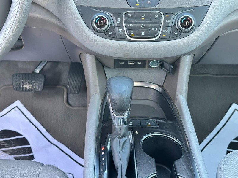 Chevrolet Malibu Vehicle Full-screen Gallery Image 14