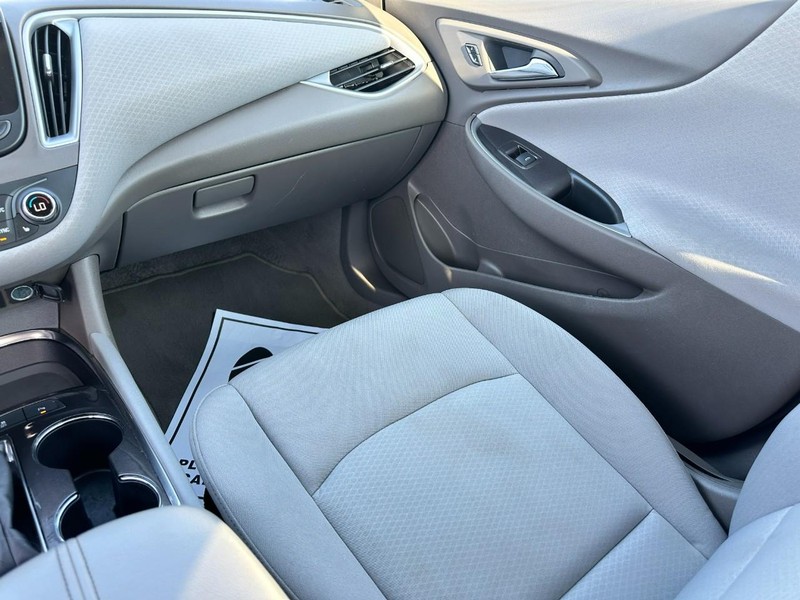 Chevrolet Malibu Vehicle Full-screen Gallery Image 15